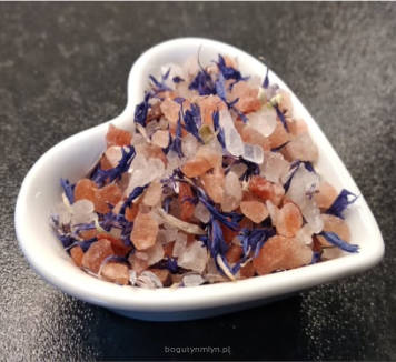 HIMALAJSKA SÓL DO KĄPIELI Z PŁATKAMI CHABRU 400G 